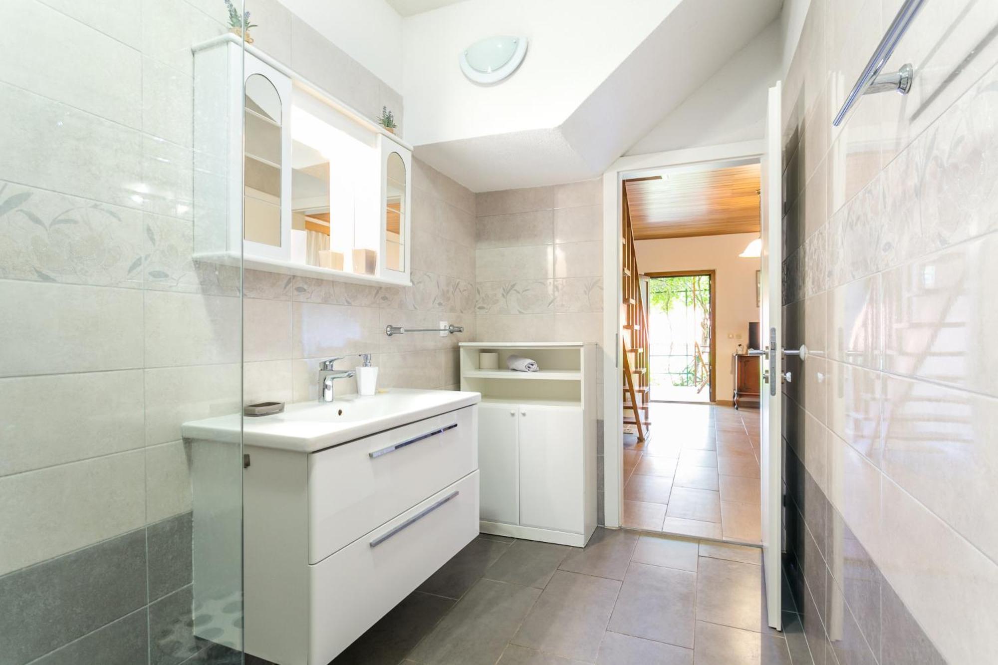 Apartments By The Sea Baska Voda, Makarska - 300 Номер фото